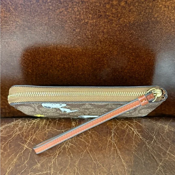 Coach x Peanuts Snoopy and Woodstock Brown Wristlet - Picture 3 of 9